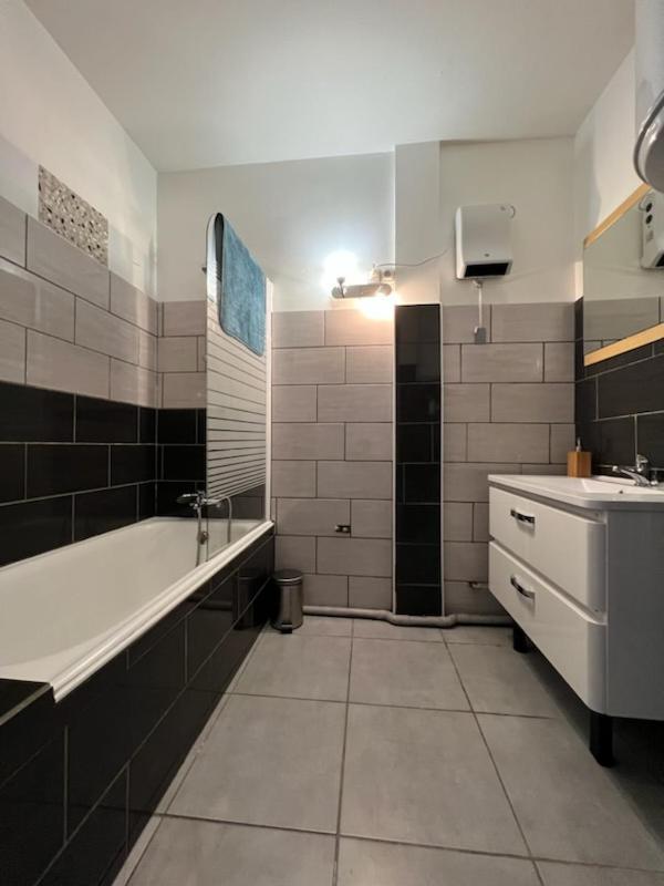 La Dolce Vita -T2 52M2- Dernier Etage- Terrasse-Parking-Wifi Fibre Apartment Tarbes Bagian luar foto